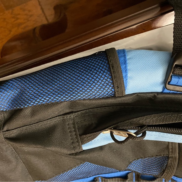 Everest Backpack - Picture 3 of 6